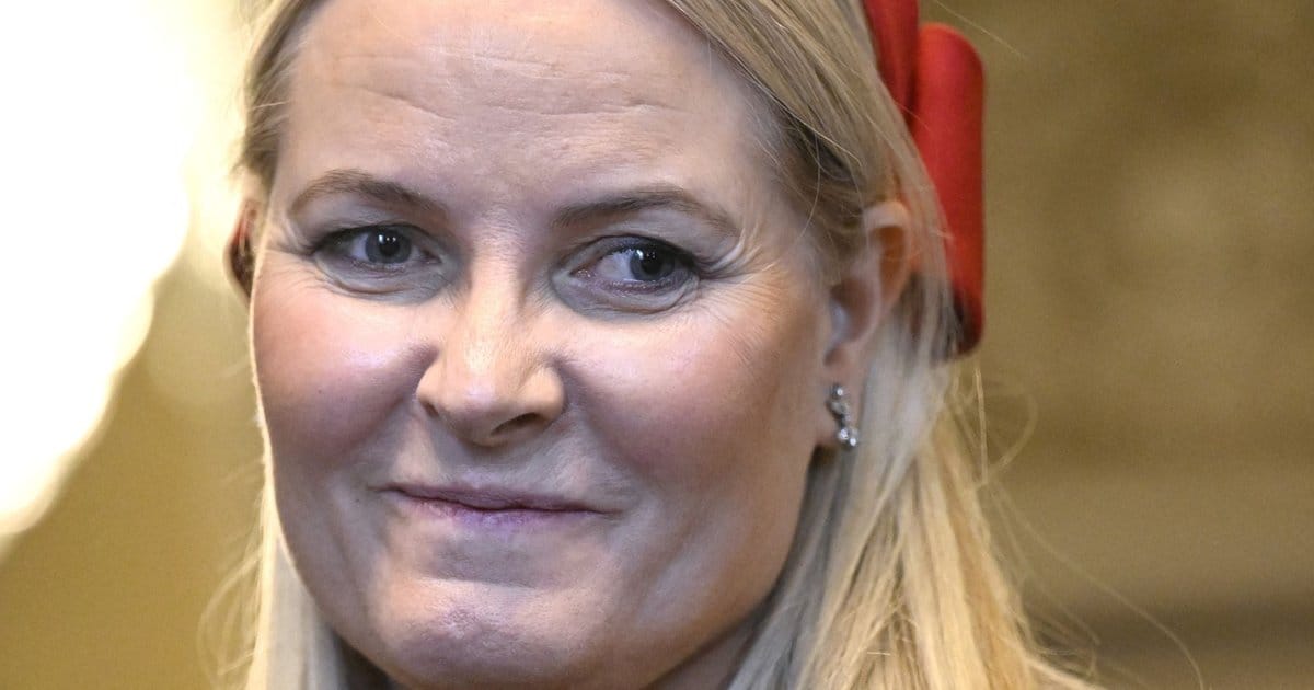 Mette-Marit kurz daheim
