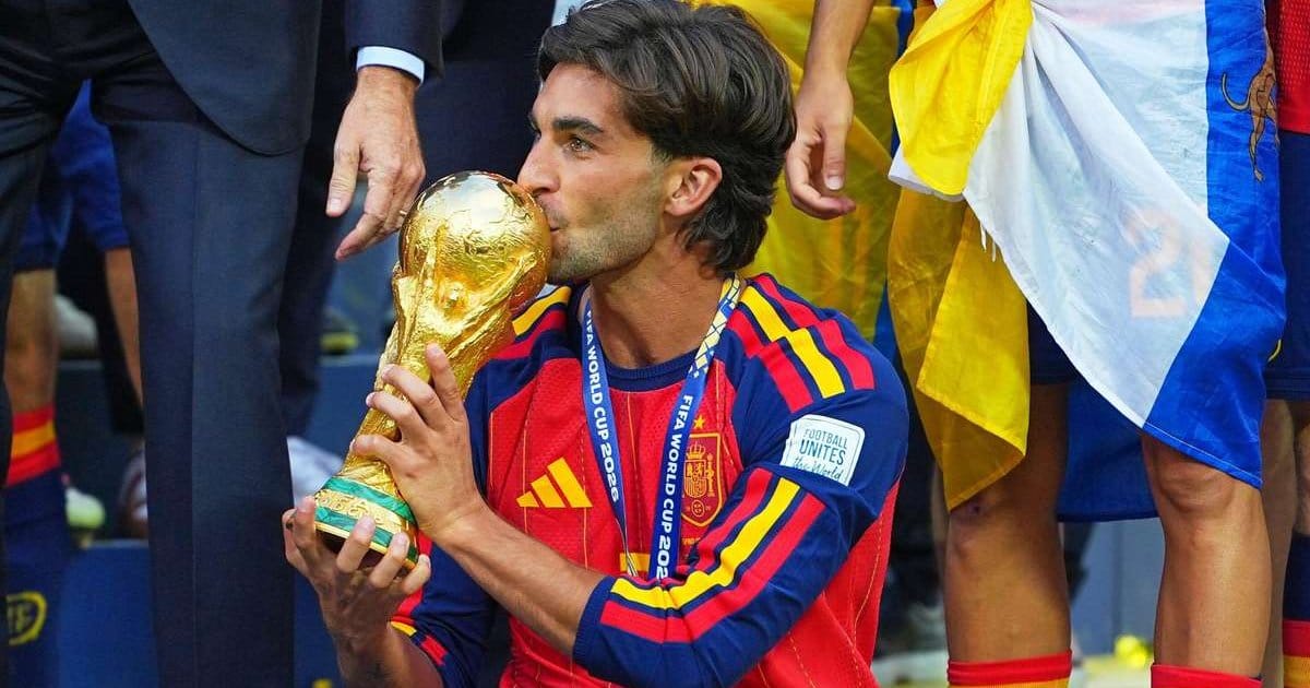 Torres lässt Pokal fallen