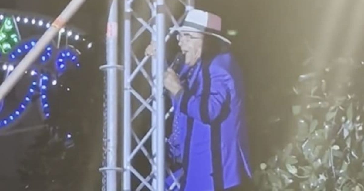 Al Bano klettert auf den Mast