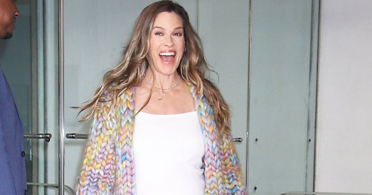 Hilary Swank zeigt Babybauch