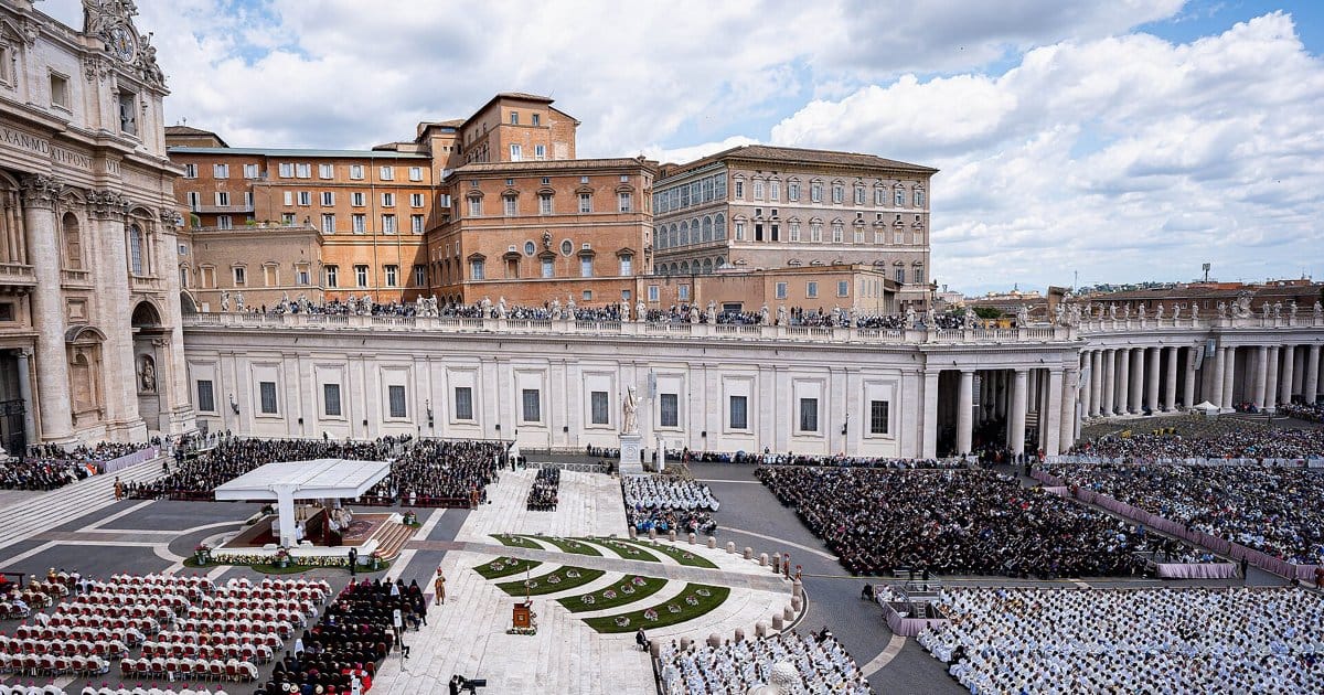 Papst muss an die Lunge
